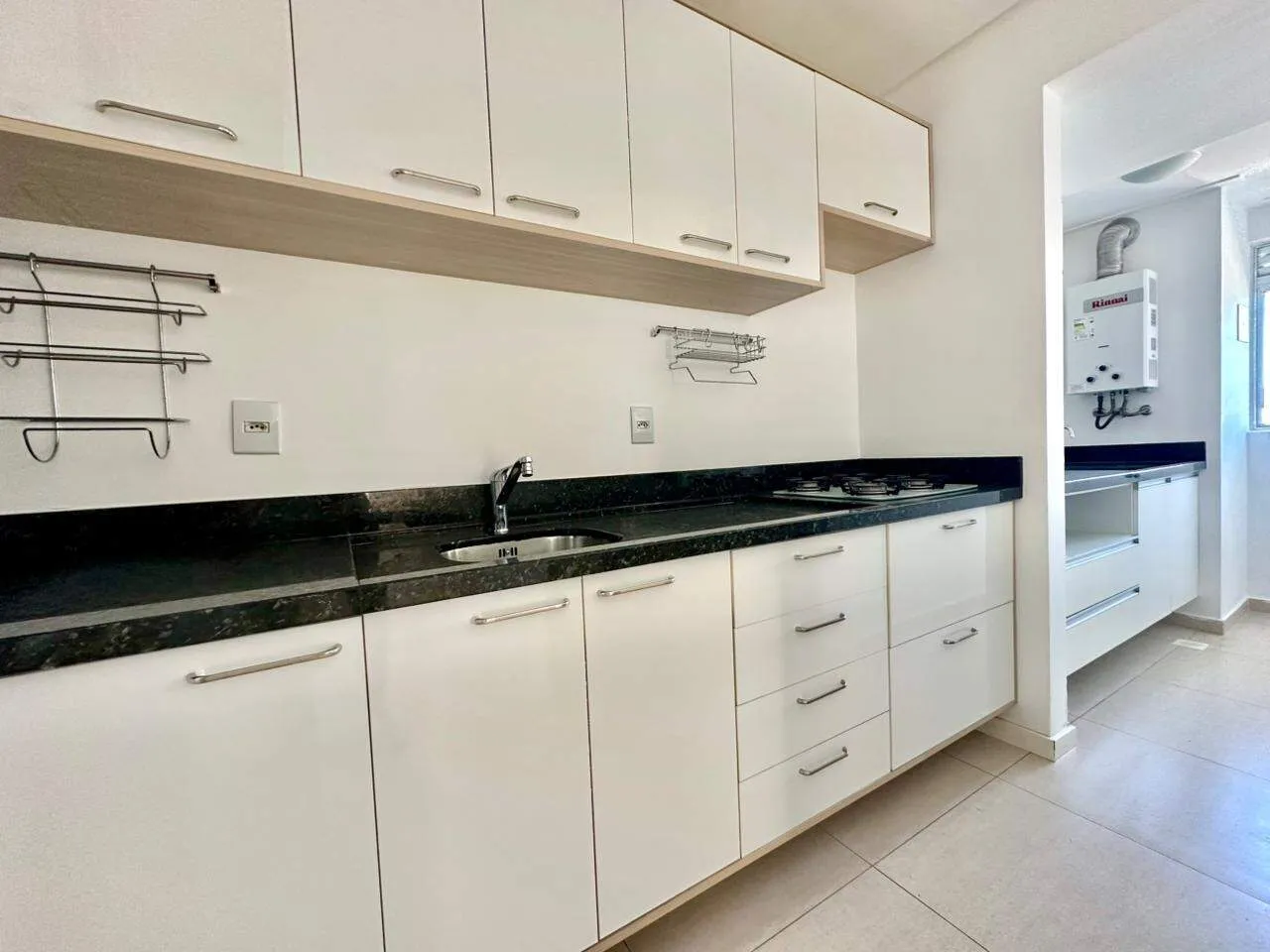 Apartamento semimobiliado com suíte e duas demi suítes próximo à FURB em Blumenau — foto 4