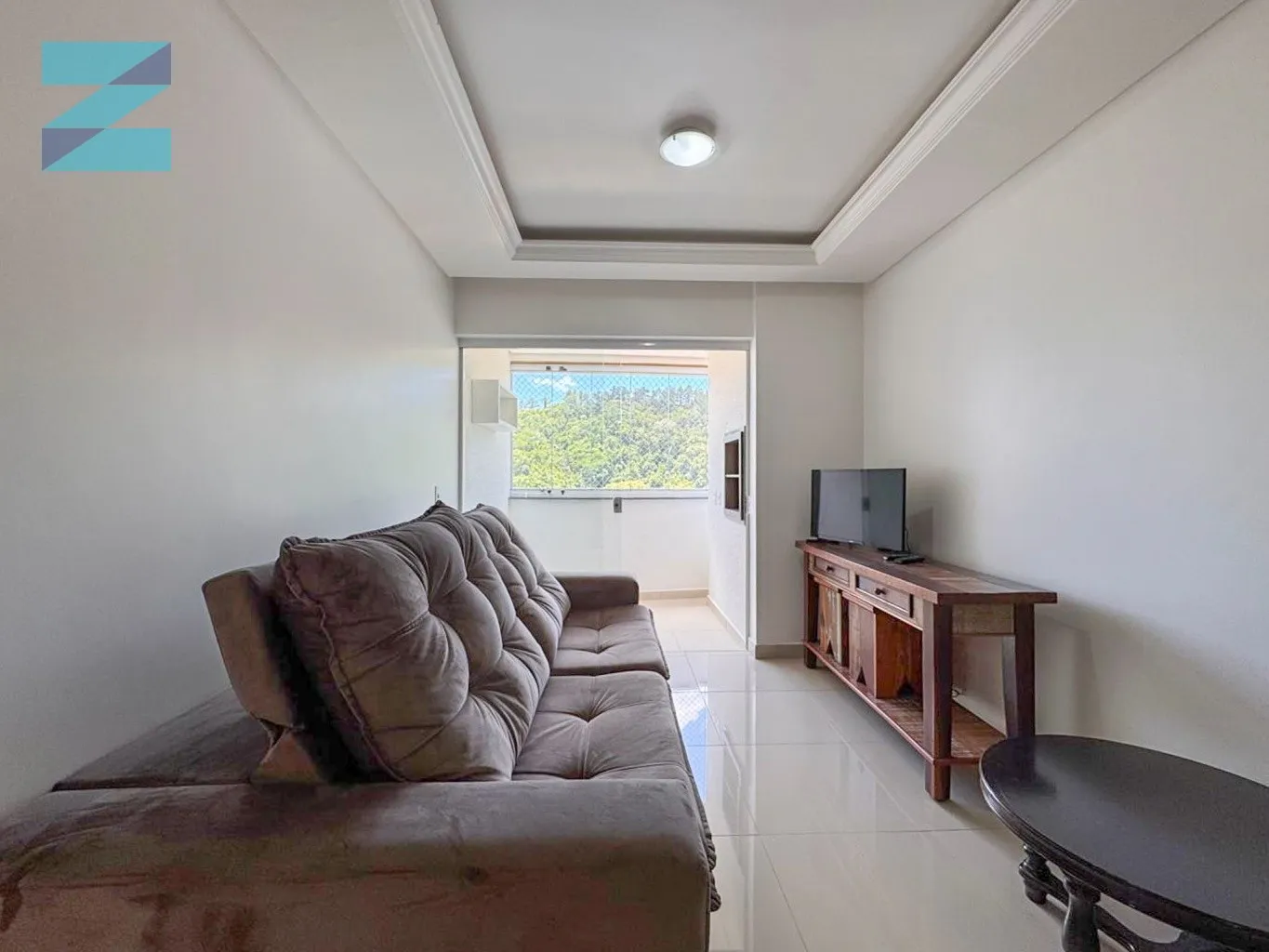 Apartamento completamento mobiliado, sacada com churrasqueira ! — foto 5