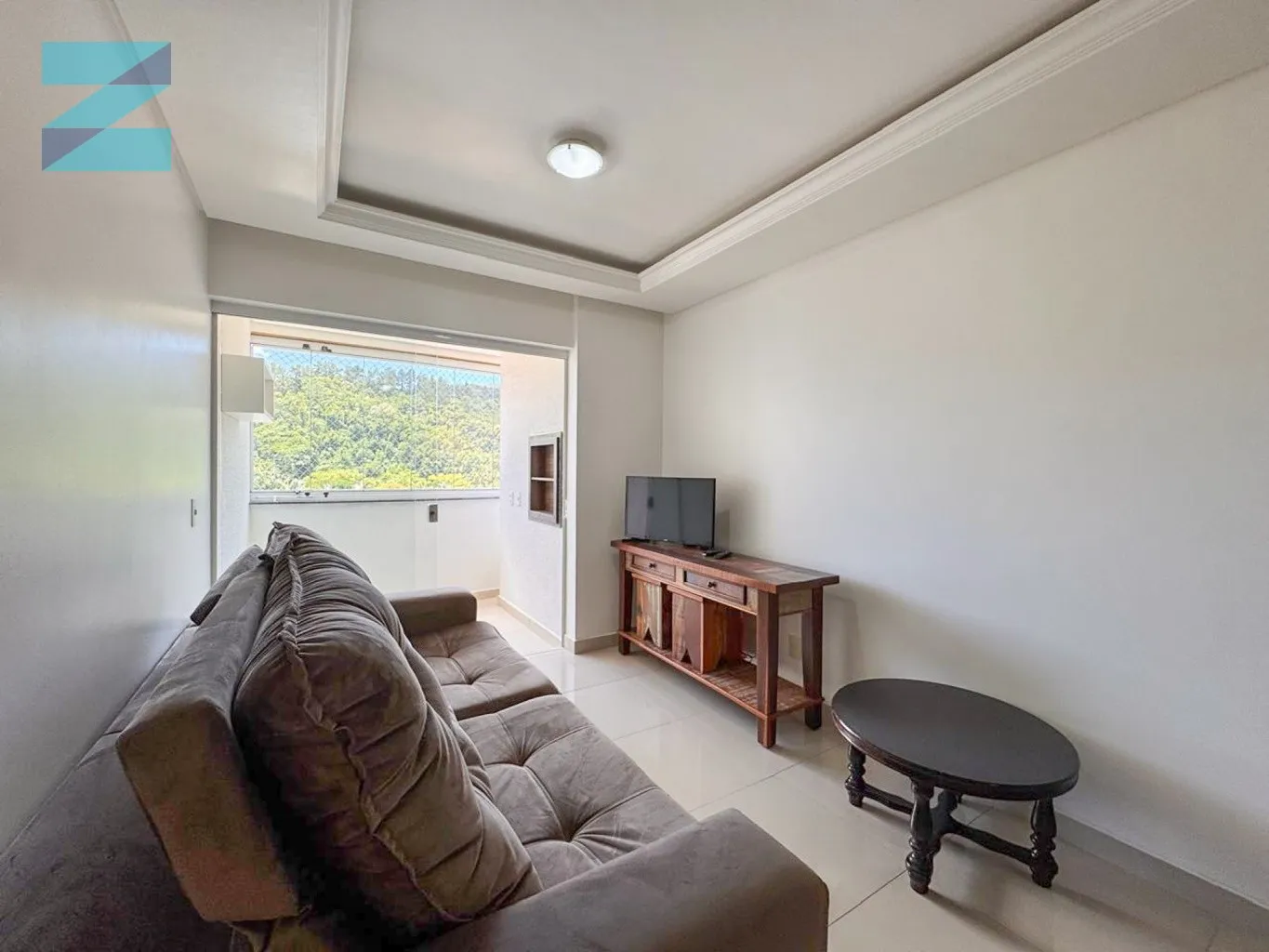 Apartamento completamento mobiliado, sacada com churrasqueira ! — foto 3