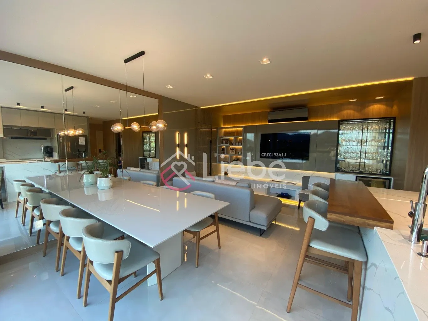 Apartamento Alto Padrão MOBILIADO no Versa Home Club localizado no Centro da Cidade à Avenida 21 de Janeiro com 107,49m de área privativa. - foto 1