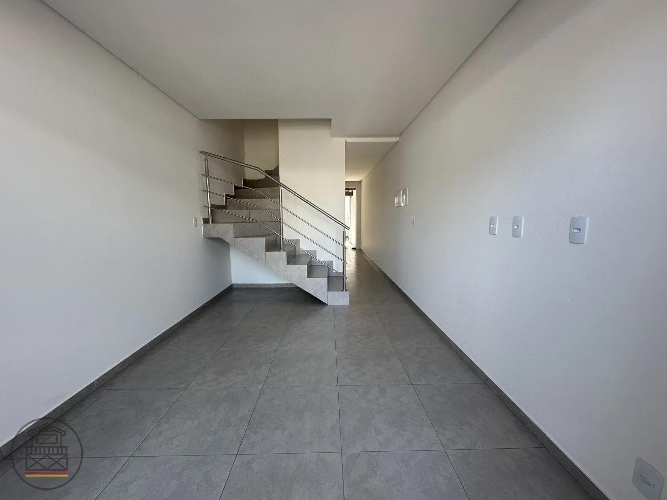 Sobrado com 2 dormitórios e excelente área verde nos fundos. — foto 3