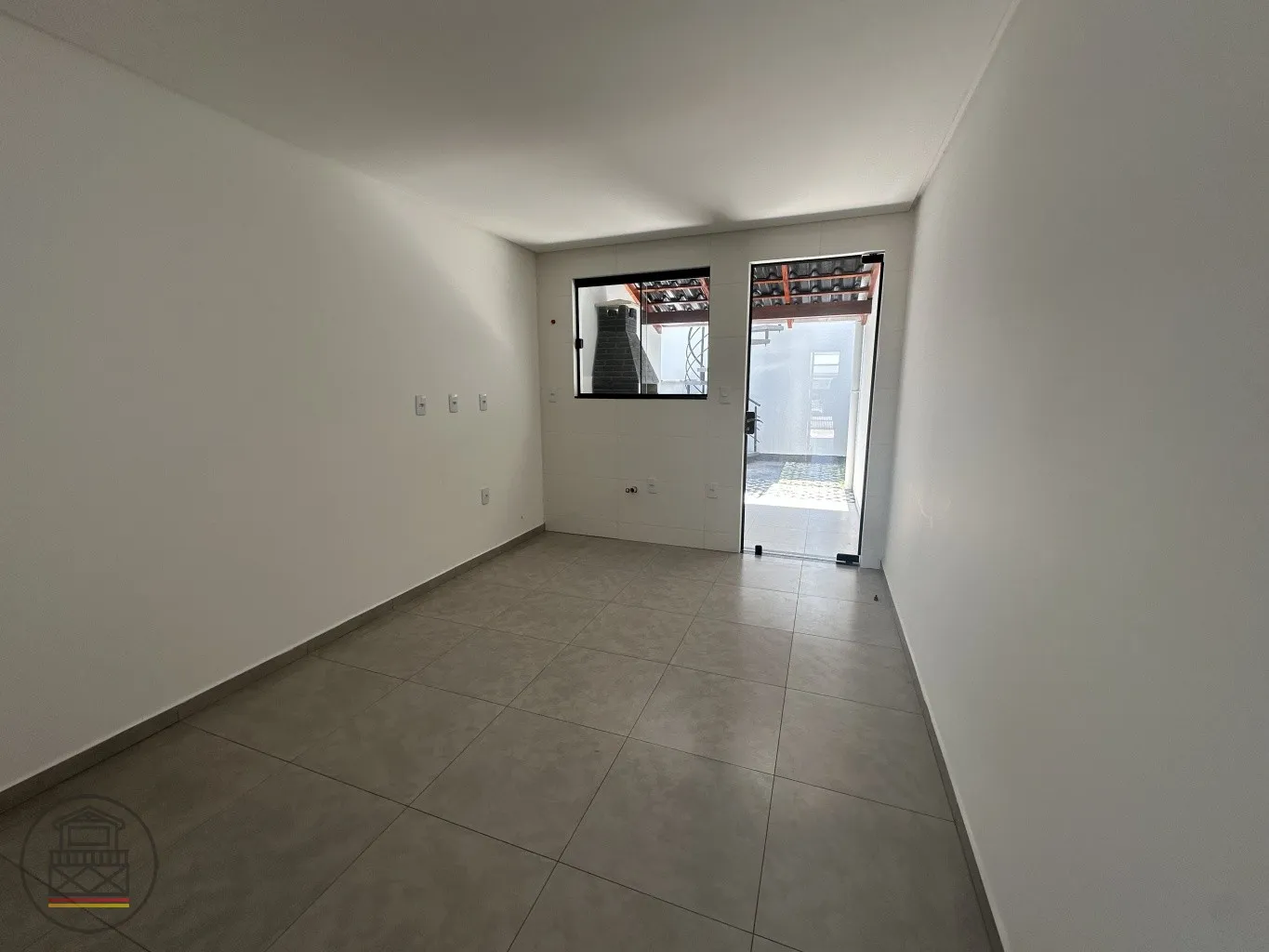 Sobrado com 2 dormitórios e excelente área verde nos fundos. — foto 4