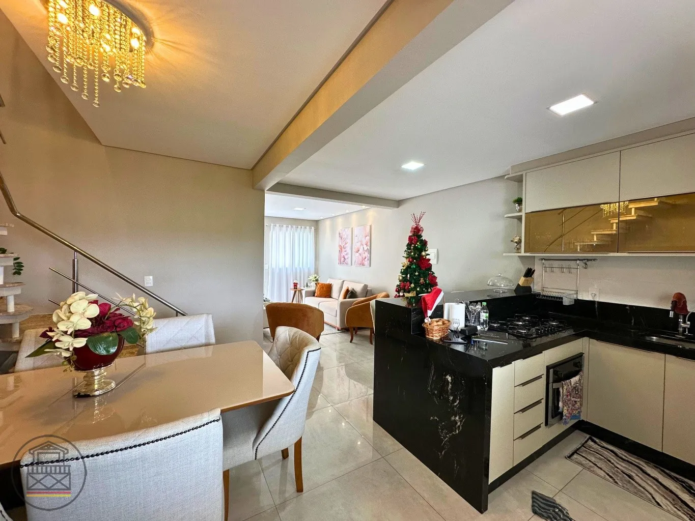 Excelente triplex com 3 dormitórios, sendo 1 com suíte no bairro Escola Agricola — foto 3