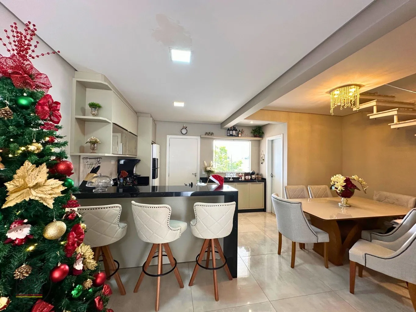 Excelente triplex com 3 dormitórios, sendo 1 com suíte no bairro Escola Agricola — foto 7