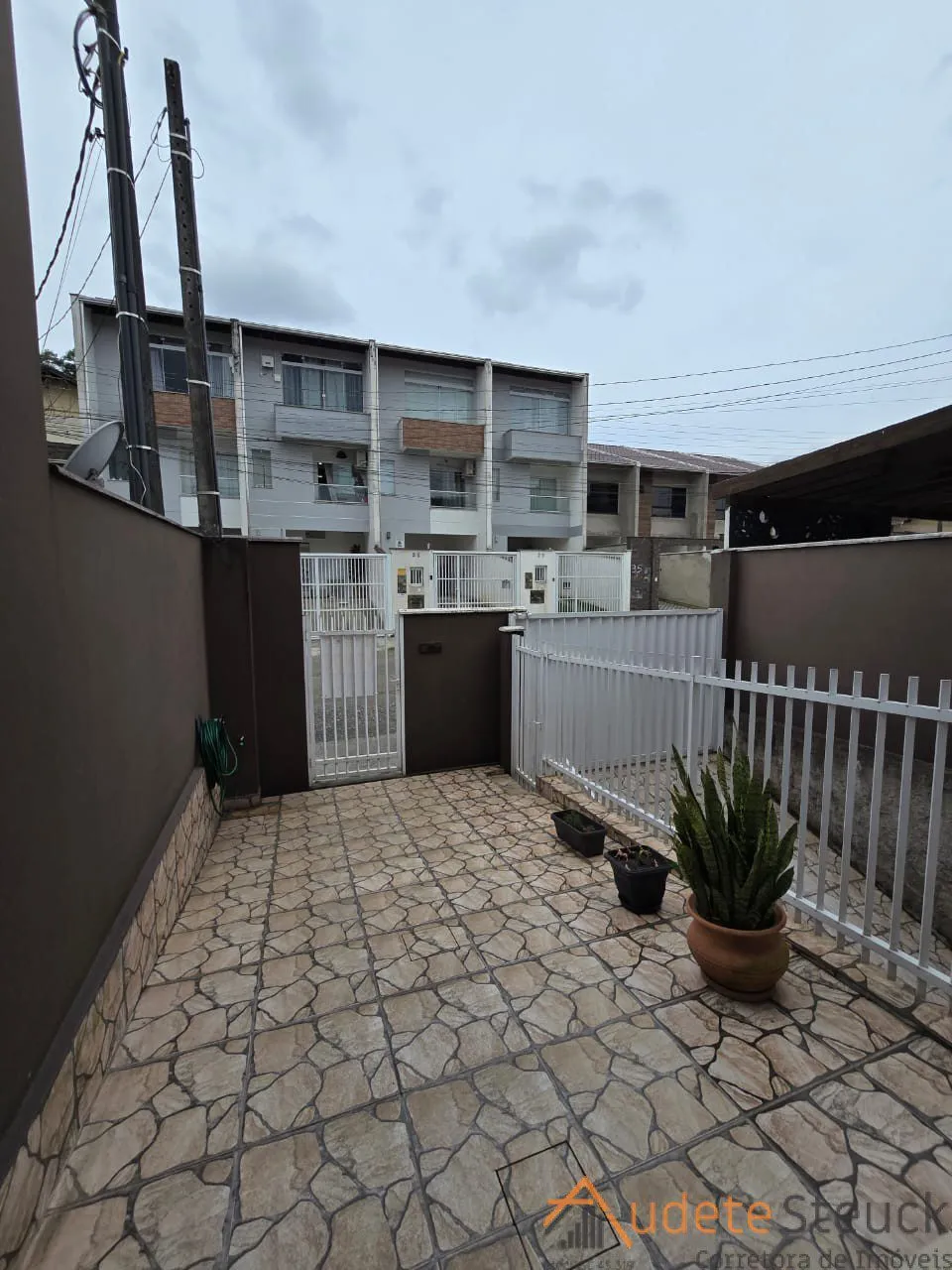Casa Geminada Bairro Água Verde — foto 3