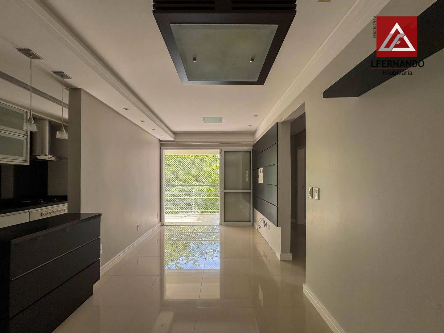 Apartamento semimobiliado com 3 dormitórios, sendo 1 suíte à venda, 75 m por R$ 498.000 - Água Verde - Blumenau/SC - foto 1