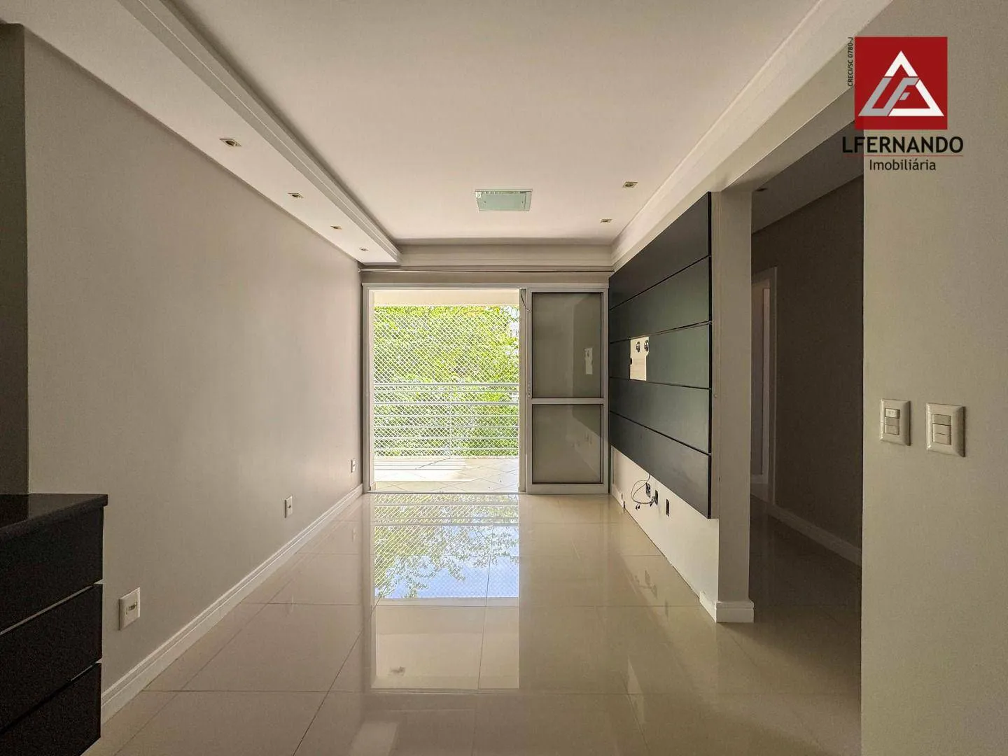 Apartamento semimobiliado com 3 dormitórios, sendo 1 suíte à venda, 75 m por R$ 498.000 - Água Verde - Blumenau/SC — foto 2