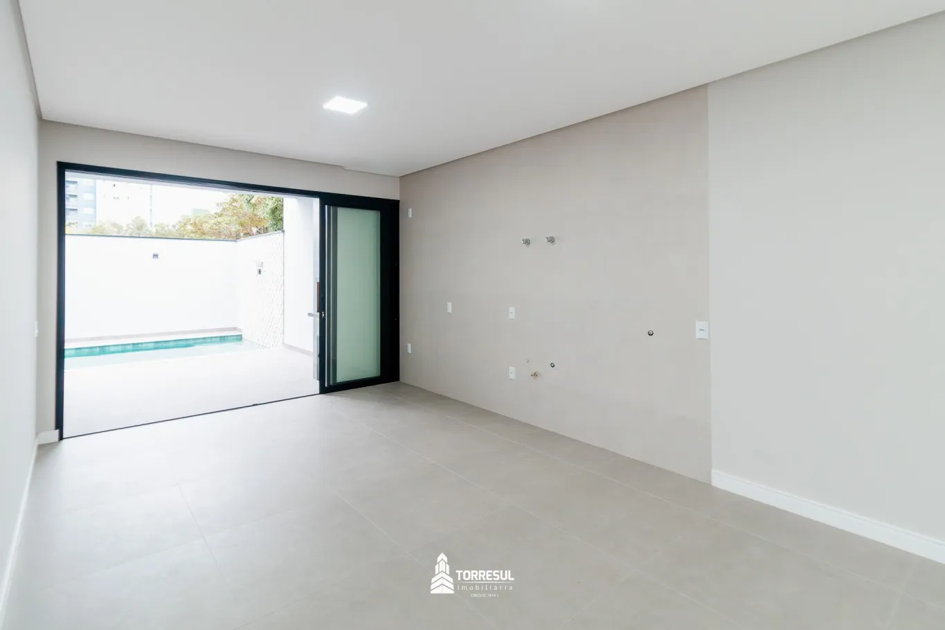 Casa moderna de 3 suítes e área de festa completa no bairro Escola Agrícola — foto 5
