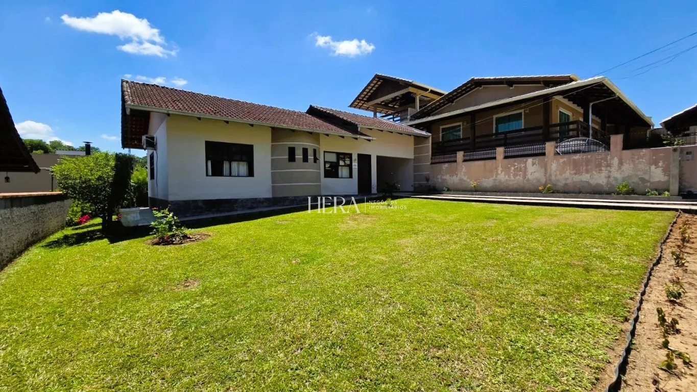 Casa térrea exclusiva a venda, de 3 dormitórios no bairro Água Verde - foto 1