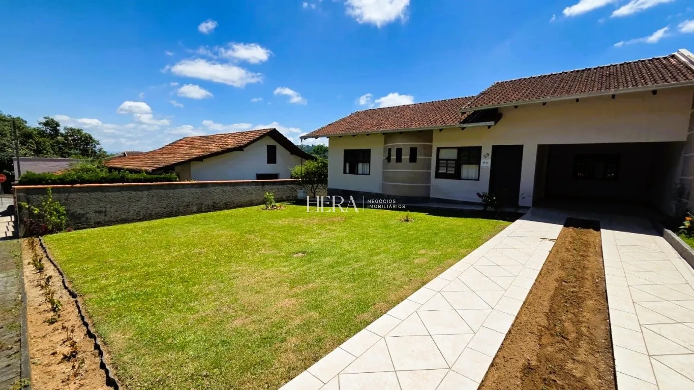 Casa térrea exclusiva a venda, de 3 dormitórios no bairro Água Verde — foto 3