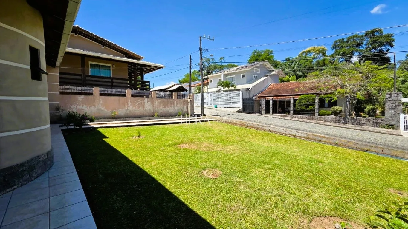 Casa térrea exclusiva a venda, de 3 dormitórios no bairro Água Verde — foto 5