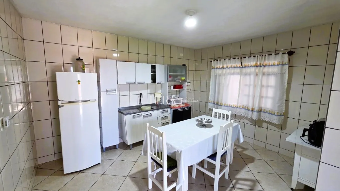 Casa térrea exclusiva a venda, de 3 dormitórios no bairro Água Verde — foto 7