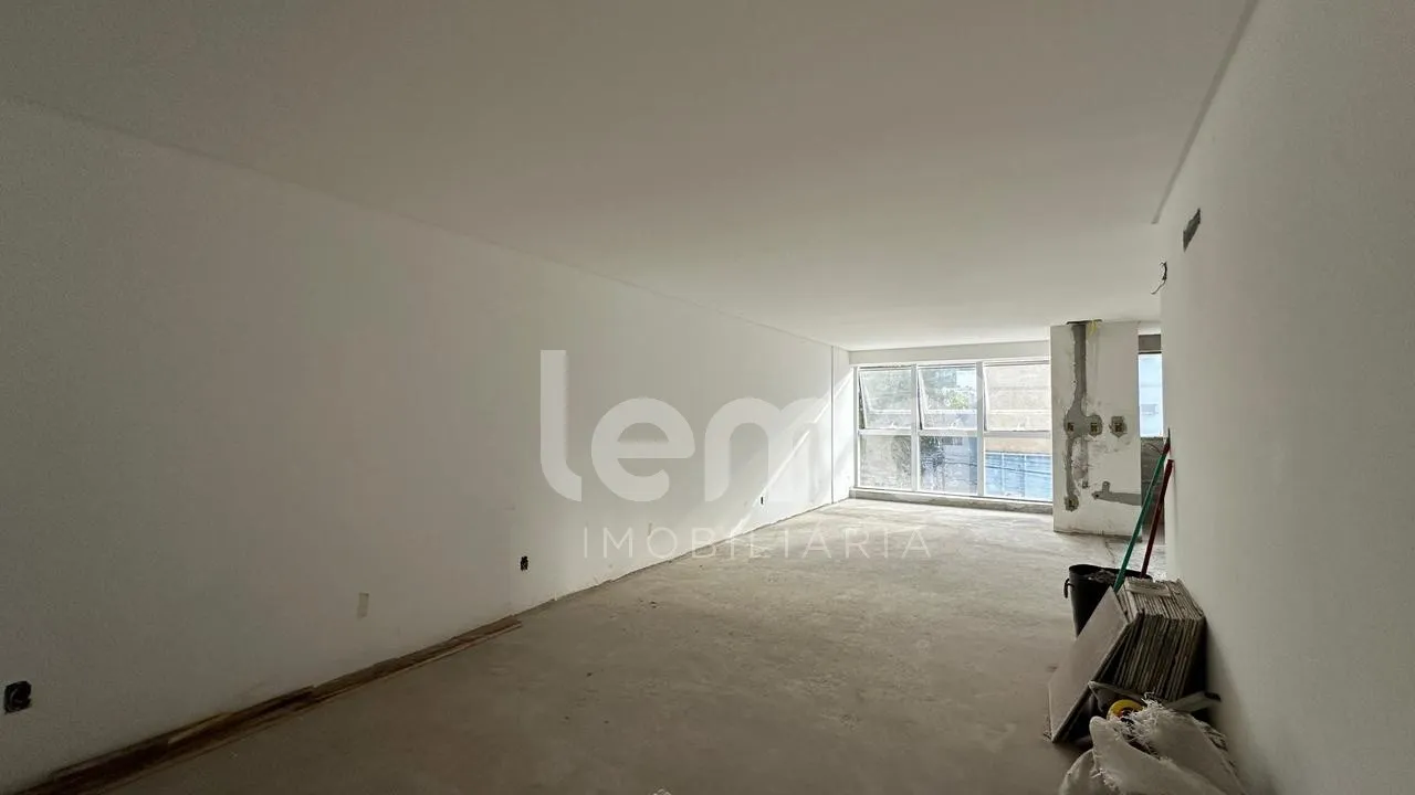 Apartamento com 3 dormitórios, sendo 1 suíte e 2 demi-suítes no Bairro Ponta Aguda. — foto 5