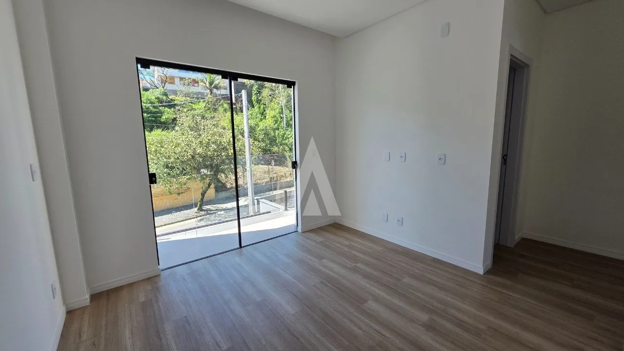 Sobrado geminado com 1 suíte e 2 quartos à venda no bairro Bom Retiro em Joinville-SC por R$ 660.000,00. — foto 4