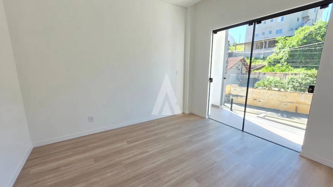 Sobrado geminado com 1 suíte e 2 quartos à venda no bairro Bom Retiro em Joinville-SC por R$ 660.000,00. — foto 5