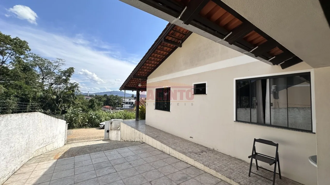 Ótima casa com 4 quartos e 2 vagas de garagem, no bairro Itoupava Norte em Blumenau/SC. — foto 2