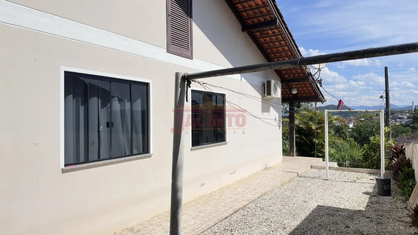 Ótima casa com 4 quartos e 2 vagas de garagem, no bairro Itoupava Norte em Blumenau/SC. — foto 3