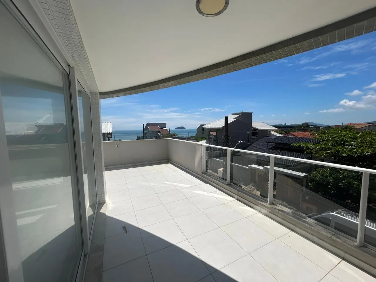 Apartamento Pronto com 3 Suítes a Poucos Passos do Mar — foto 2