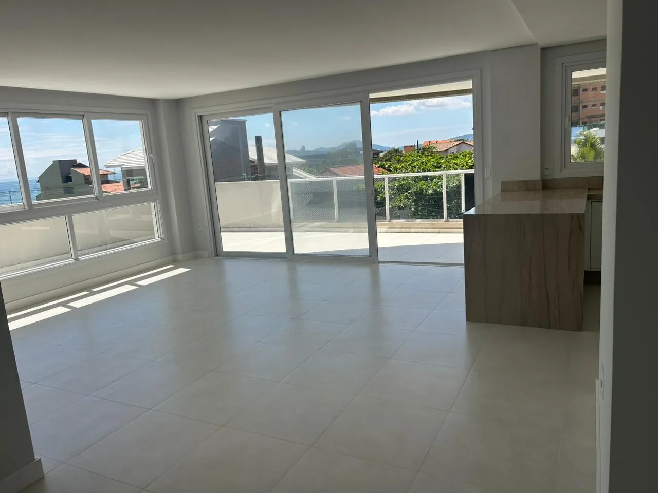 Apartamento Pronto com 3 Suítes a Poucos Passos do Mar — foto 3