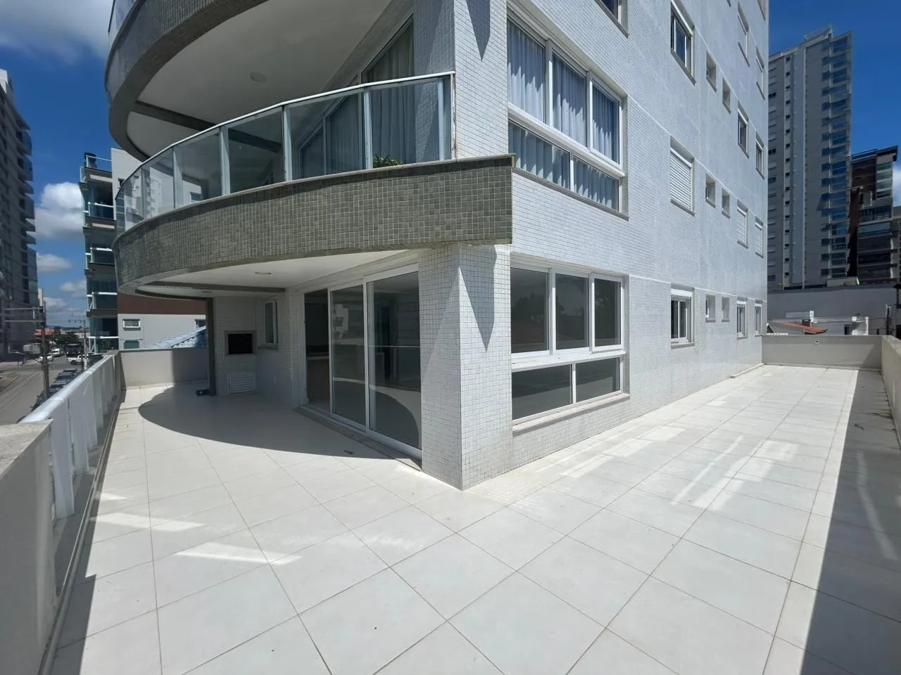 Apartamento Pronto com 3 Suítes a Poucos Passos do Mar — foto 6