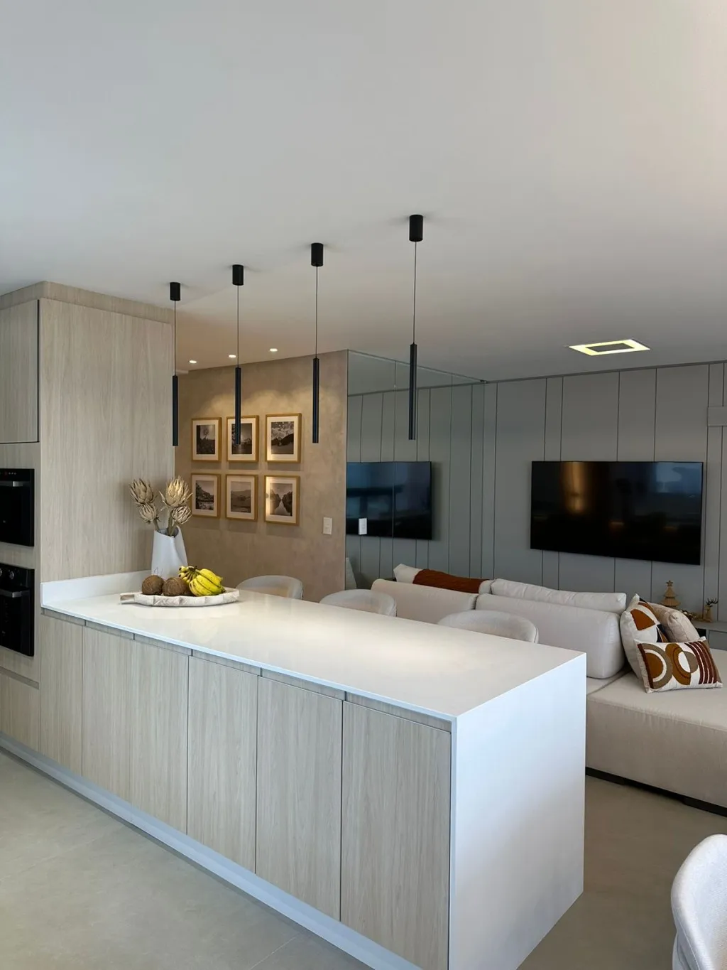 Apartamento pronto com 3 suítes Finamente Mobiliado e Frente Mar — foto 2