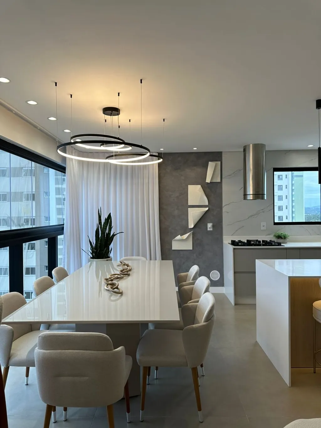 Apartamento pronto com 3 suítes Finamente Mobiliado e Frente Mar — foto 3
