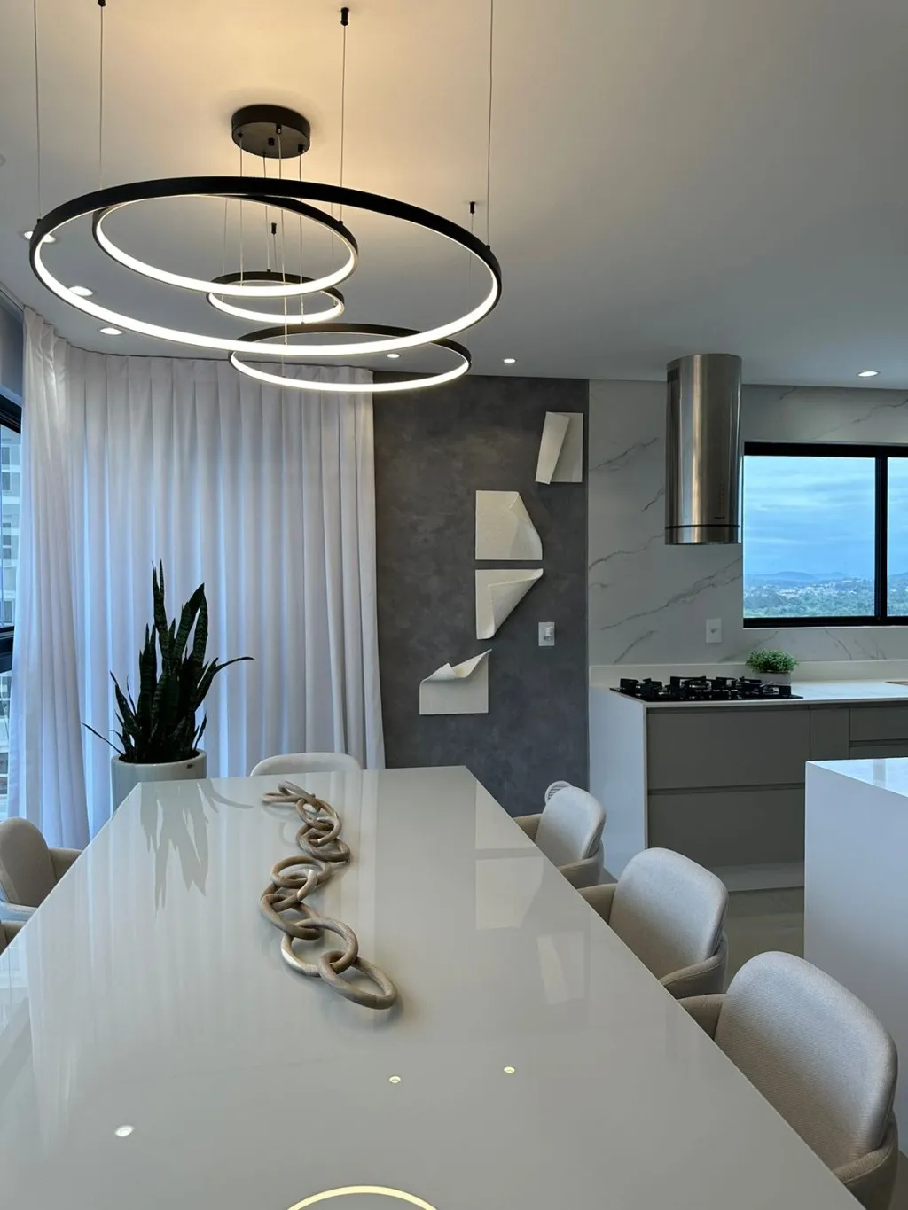 Apartamento pronto com 3 suítes Finamente Mobiliado e Frente Mar — foto 4