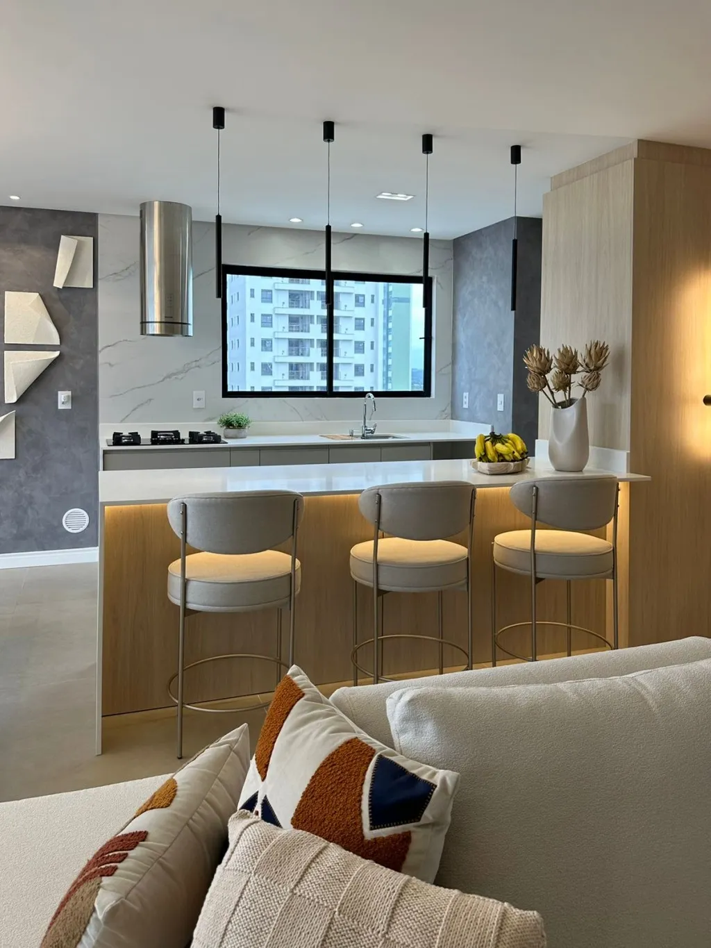 Apartamento pronto com 3 suítes Finamente Mobiliado e Frente Mar — foto 5