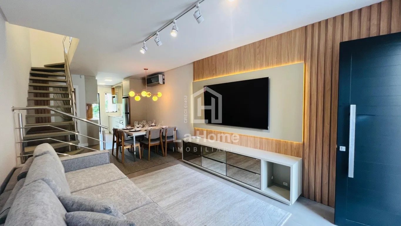 Sobrado semi mobiliado com 02 suítes, 02 vagas de garagem e churrasqueira à venda em Blumenau, Bairro Água Verde. - foto 1