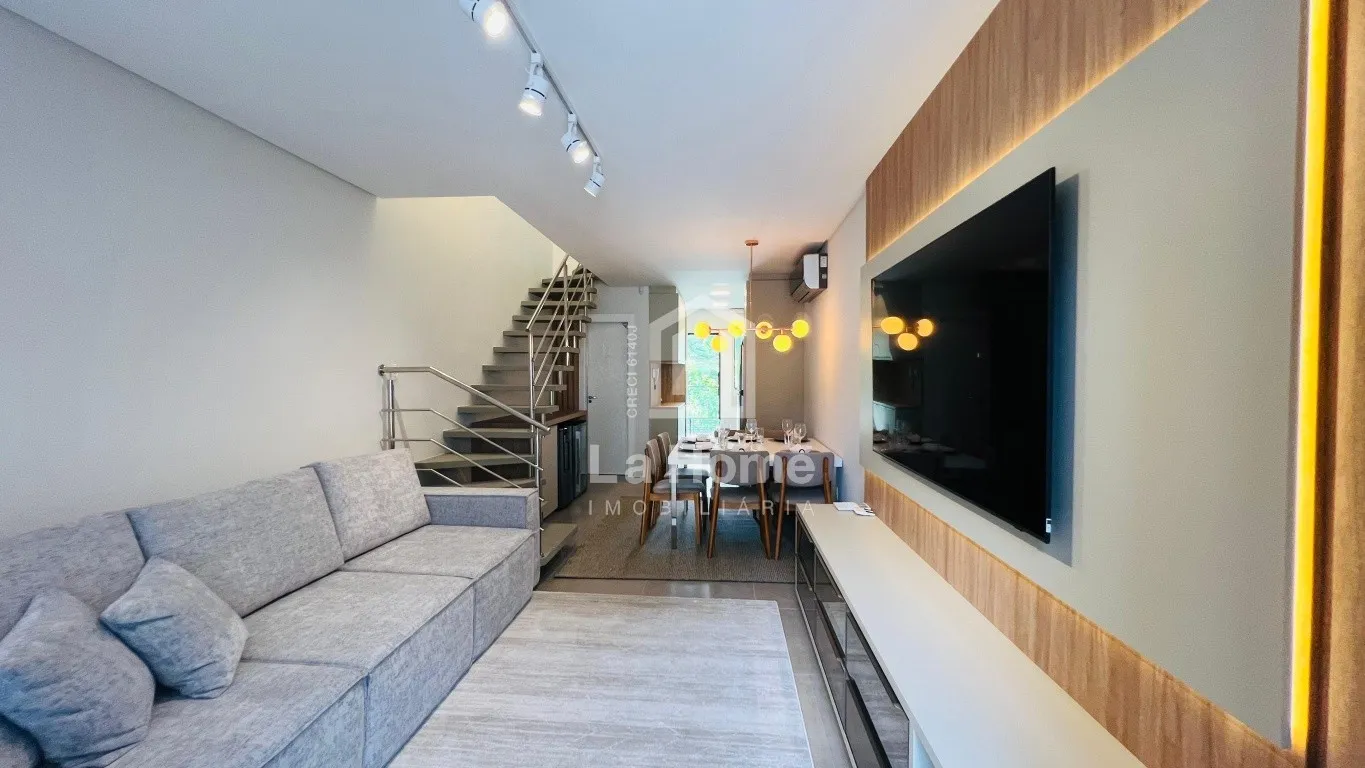 Sobrado semi mobiliado com 02 suítes, 02 vagas de garagem e churrasqueira à venda em Blumenau, Bairro Água Verde. — foto 2