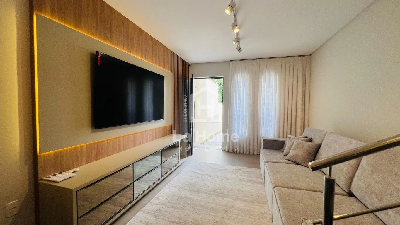 Sobrado semi mobiliado com 02 suítes, 02 vagas de garagem e churrasqueira à venda em Blumenau, Bairro Água Verde. — foto 3