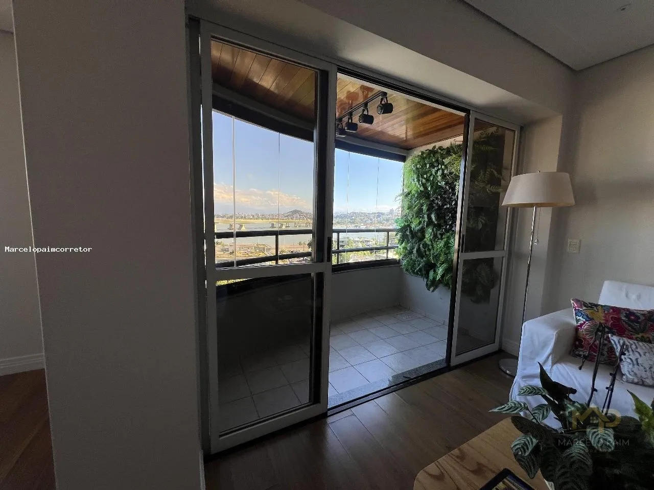 Apartamento para Venda em Florianópolis, Centro, 3 dormitórios, 1 suíte, 3 banheiros, 2 vagas - foto 1