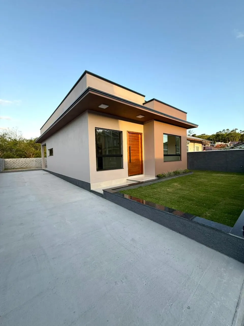 Casa Moderna com Terreno Amplo e Suíte no Bairro Warnow- Indaial! - foto 1