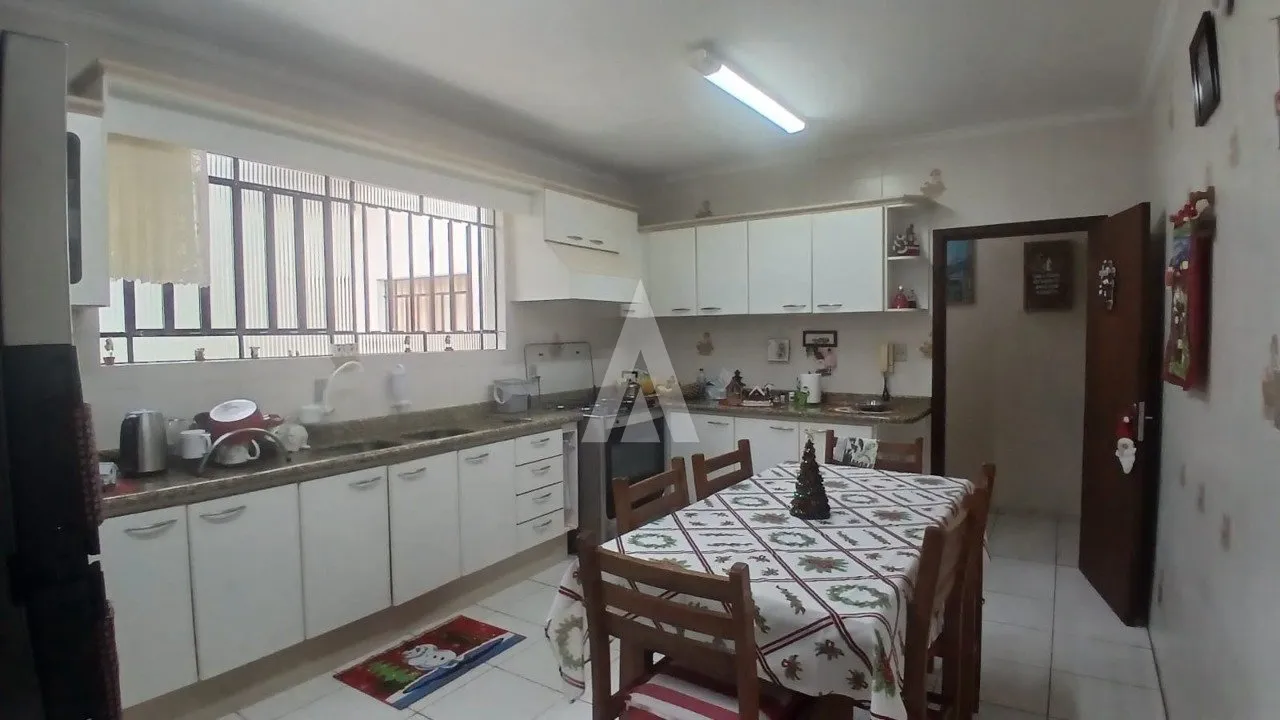 Casa plana com 1 suíte e 5 quartos à venda no bairro Saguaçu em Joinville-SC por R$1.080.000,00. — foto 4