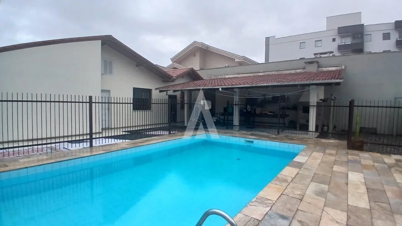 Casa plana com 1 suíte e 5 quartos à venda no bairro Saguaçu em Joinville-SC por R$1.080.000,00. — foto 6