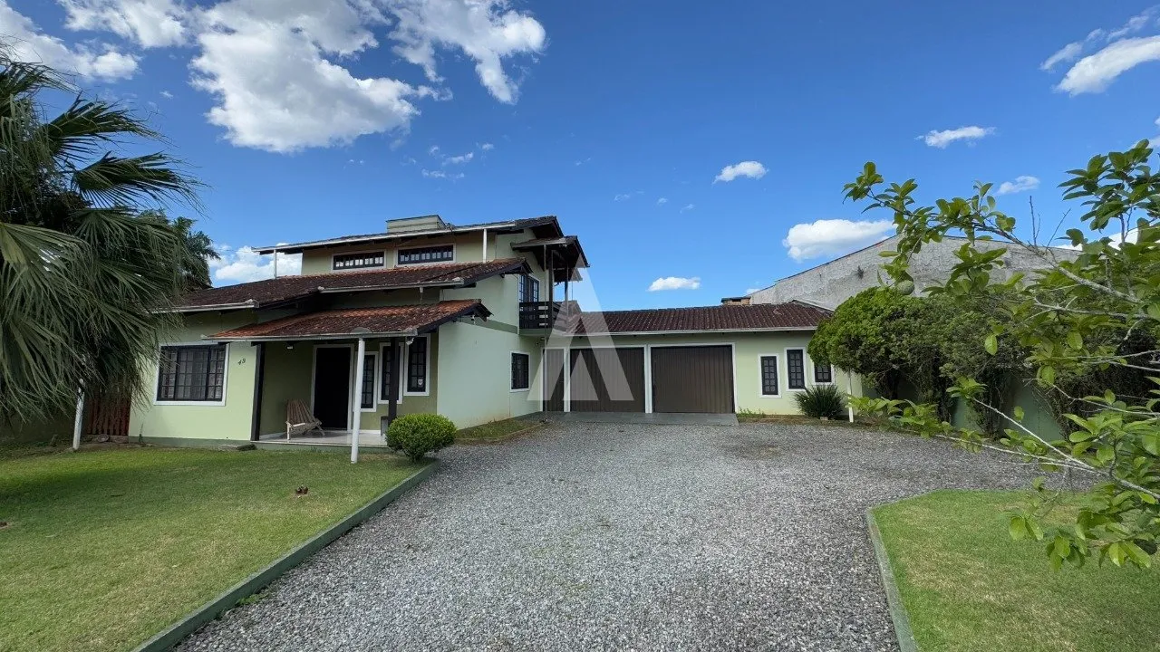 Sobrado com 2 suítes mais 1 quarto à venda no bairro Espinheiros em Joinville - SC por R$ 945.000,00. - foto 1