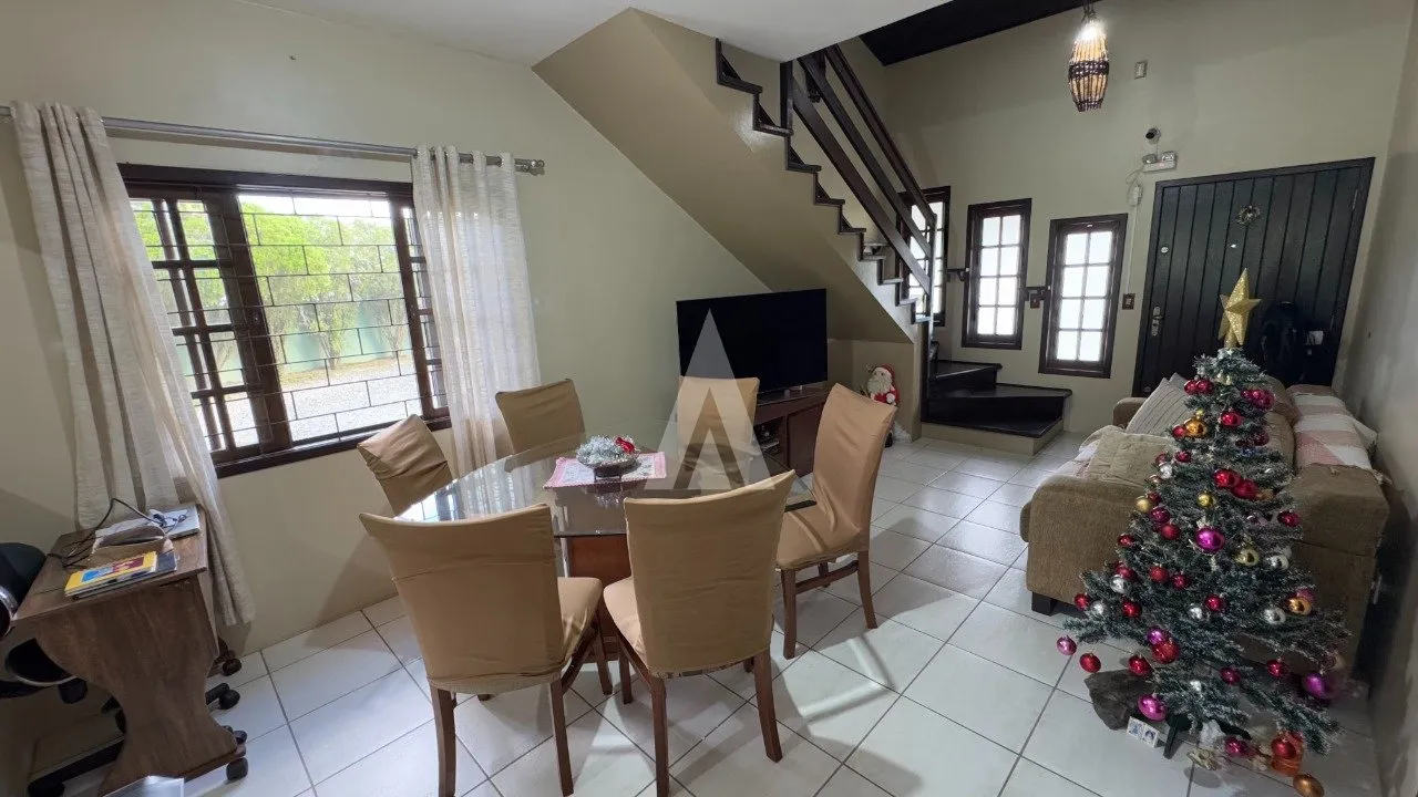 Sobrado com 2 suítes mais 1 quarto à venda no bairro Espinheiros em Joinville - SC por R$ 945.000,00. — foto 3
