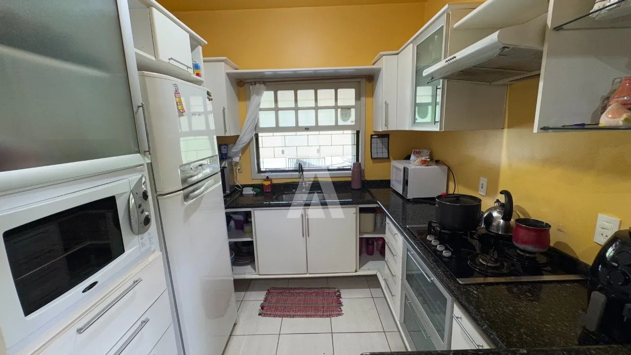 Sobrado com 2 suítes mais 1 quarto à venda no bairro Espinheiros em Joinville - SC por R$ 945.000,00. — foto 4