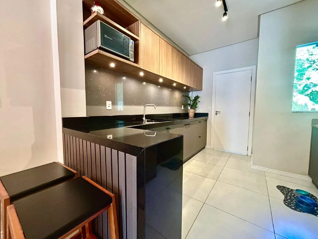 Sobrado com Duas Suítes e Espaço de Terreno no Bairro Velha, Blumenau - foto 1