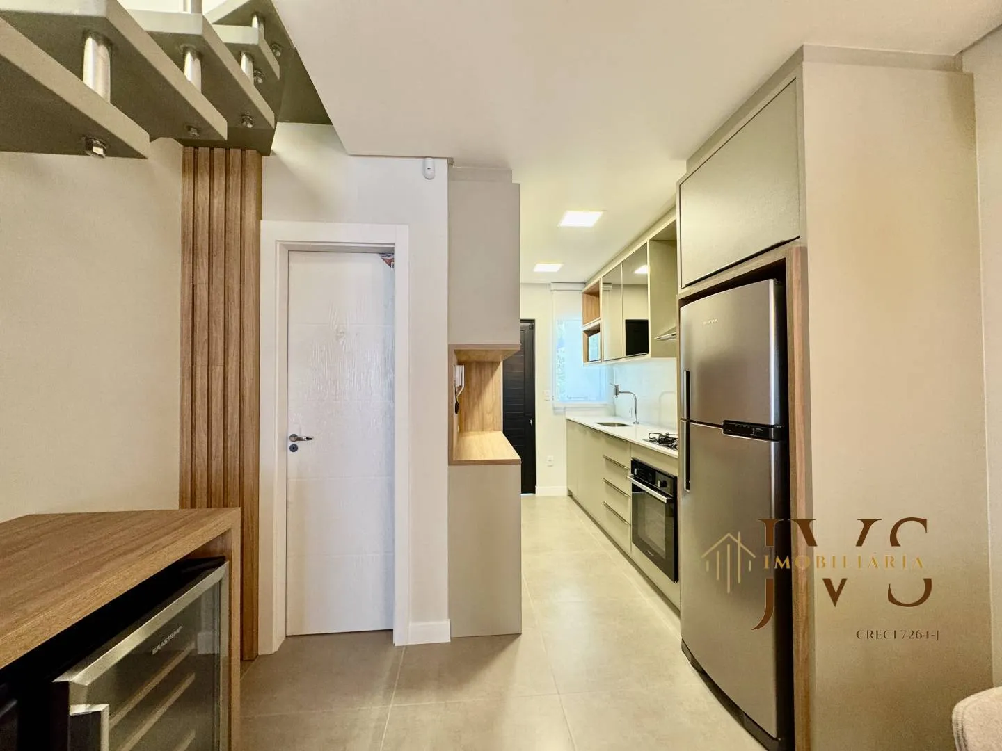 SOBRADO NOVO E FINAMENTE MOBILIADO COM 2 SUÍTES E AMPLO TERRENO DE FUNDOS! — foto 5