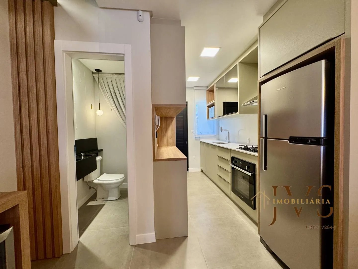 SOBRADO NOVO E FINAMENTE MOBILIADO COM 2 SUÍTES E AMPLO TERRENO DE FUNDOS! — foto 6