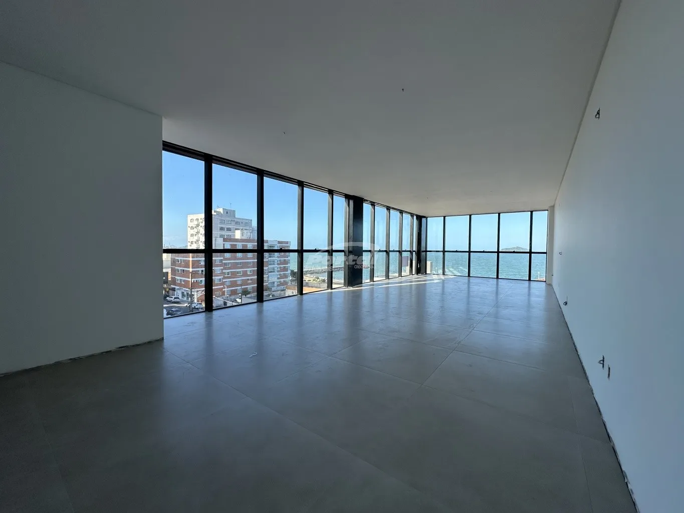 Excelente sala comercial com vista ampla para o mar, no Centro de Balneário Piçarras. (22678). — foto 2
