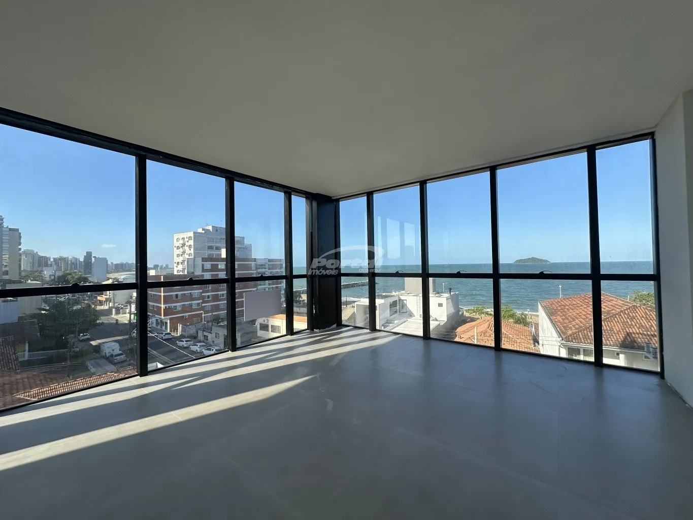 Excelente sala comercial com vista ampla para o mar, no Centro de Balneário Piçarras. (22678). — foto 4