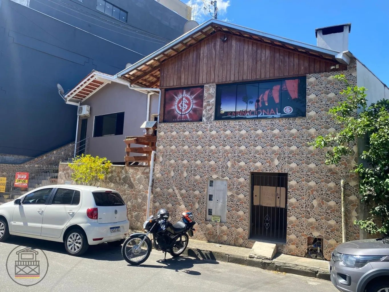 Casa com 4 quitinetes e sala comercial excelente oportunidade de renda - foto 1