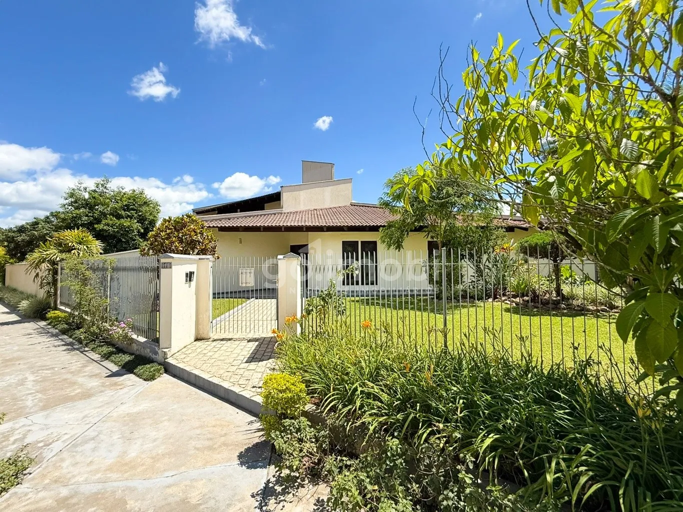 CASA AMPLA PRÓXIMO DO CENTRO DE TIMBÓ. - foto 1