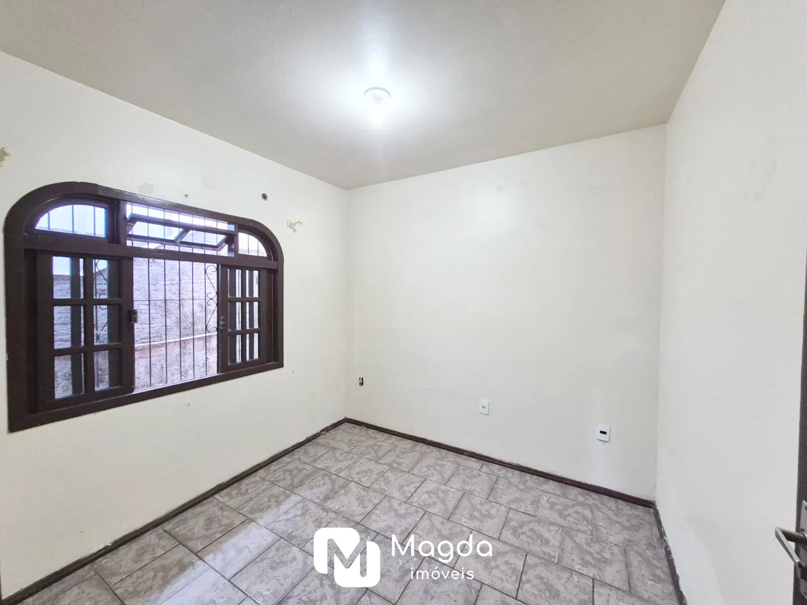 Casa de Alvenaria com Kitnet no Bairro Fortaleza. — foto 7