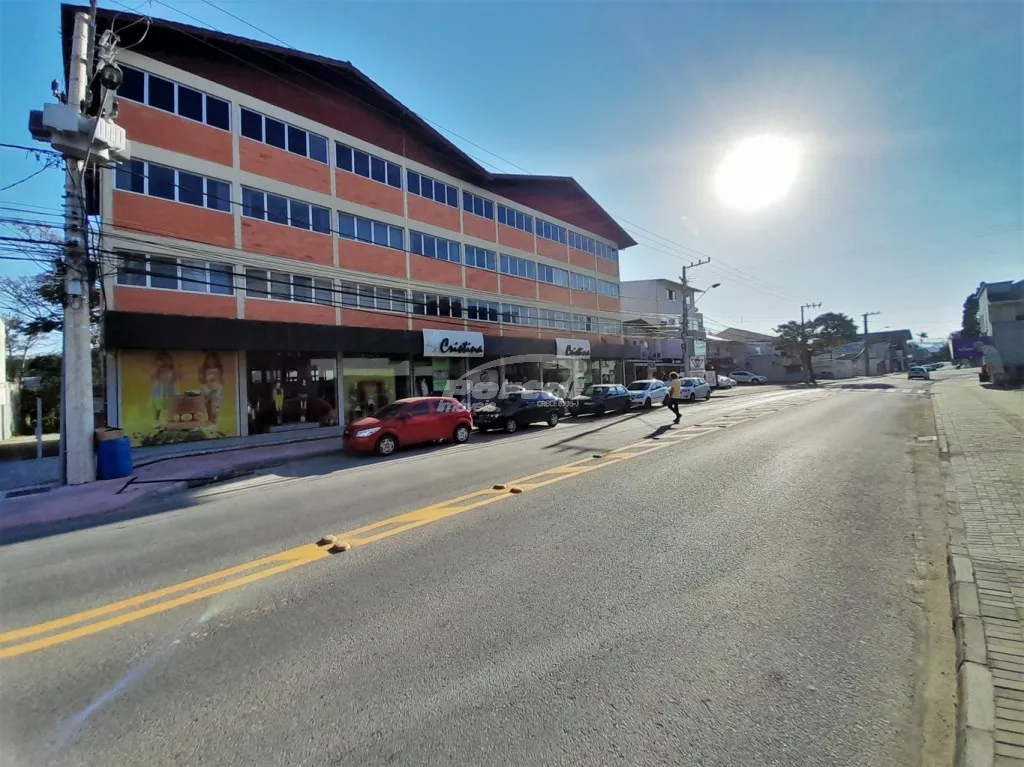 Sala ampla comercial disponível para locação no bairro Itoupava Norte, em Blumenau. - foto 1