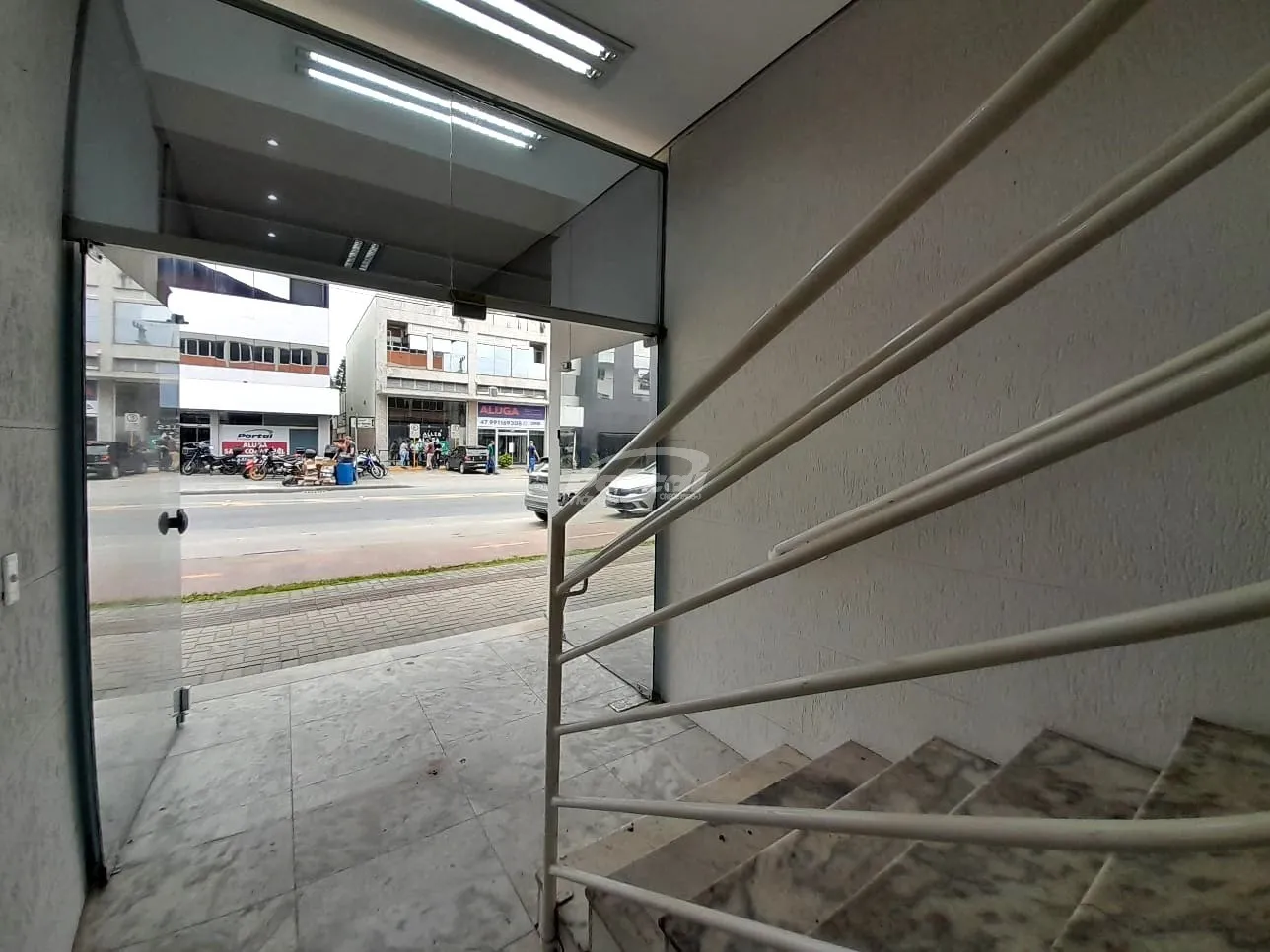 Sala ampla comercial disponível para locação no bairro Itoupava Norte, em Blumenau. — foto 2