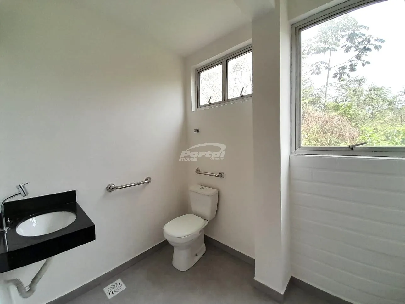 Sala ampla comercial disponível para locação no bairro Itoupava Norte, em Blumenau. — foto 7