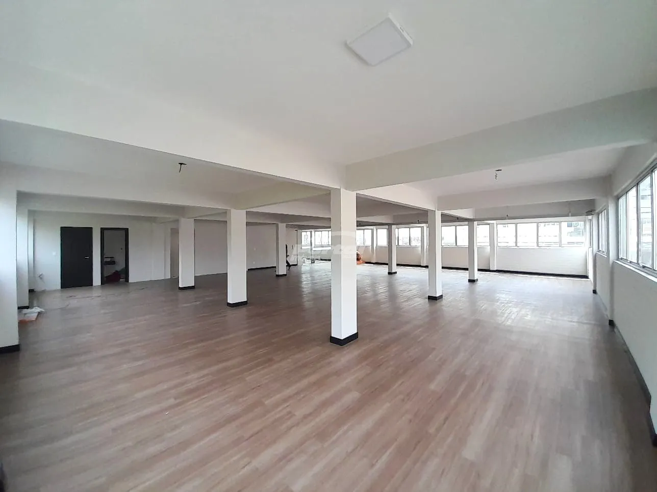 Sala ampla comercial disponível para locação no bairro Itoupava Norte, em Blumenau. — foto 7